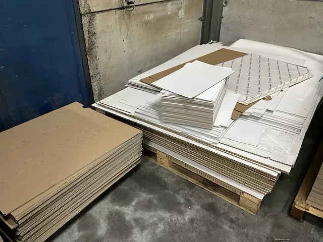 Restpartij divers karton - afbeelding 4 van  11
