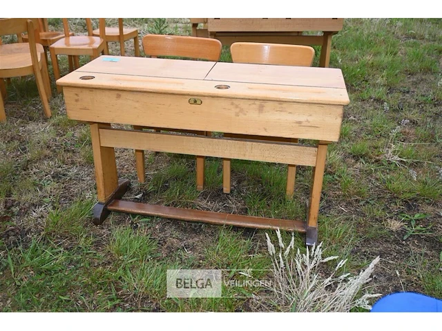 Retro houten kinderschoolbank + 2 kinderstoelen - afbeelding 3 van  7