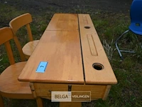 Retro houten kinderschoolbank + 2 kinderstoelen - afbeelding 4 van  7