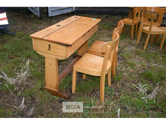 Retro houten kinderschoolbank + 2 kinderstoelen - afbeelding 1 van  7