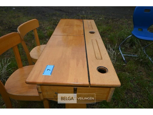 Retro houten kinderschoolbank + 2 kinderstoelen - afbeelding 4 van  7