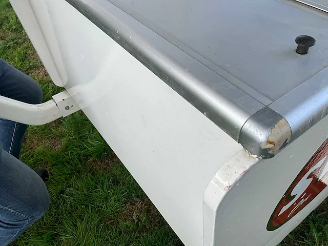Retro ijswagen / mobiele diepvrieskar met zonneluifel - afbeelding 10 van  20