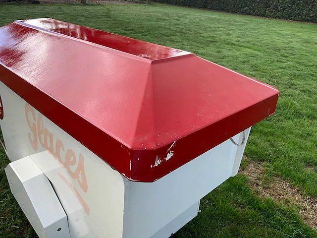 Retro ijswagen / mobiele diepvrieskar met zonneluifel - afbeelding 11 van  20