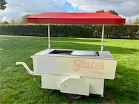Retro ijswagen / mobiele diepvrieskar met zonneluifel - afbeelding 1 van  20