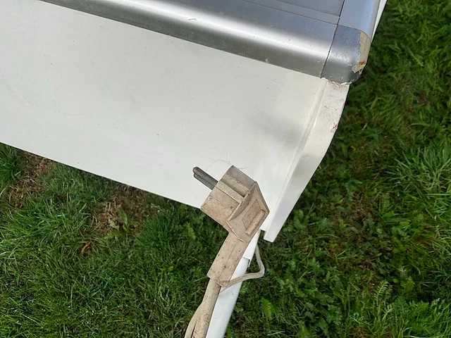 Retro ijswagen / mobiele diepvrieskar met zonneluifel - afbeelding 16 van  20