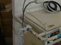 Retro lamp en moderne lamp - afbeelding 2 van  5
