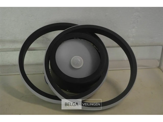 Retro lamp en moderne lamp - afbeelding 3 van  5
