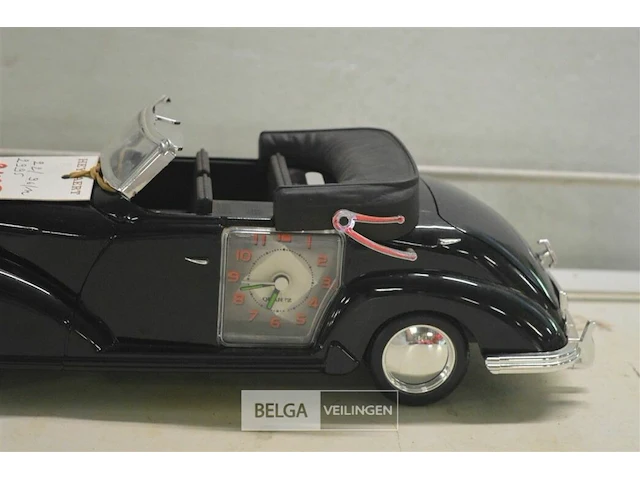 Retro mercedus cabrio klok - afbeelding 2 van  2