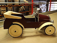 Retro pedal car - afbeelding 1 van  6