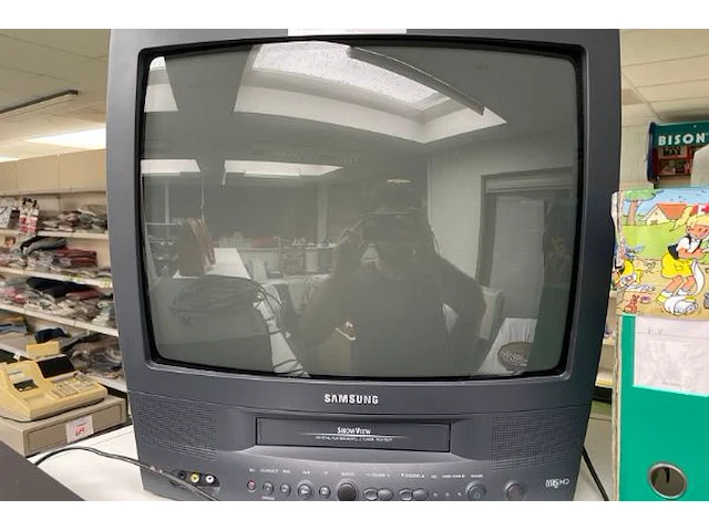 Retro samsung tv met cassetterecorder - afbeelding 2 van  8