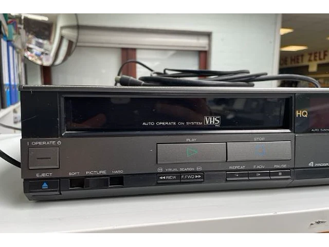 Retro samsung tv met cassetterecorder - afbeelding 7 van  8