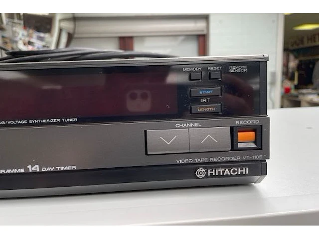 Retro samsung tv met cassetterecorder - afbeelding 8 van  8