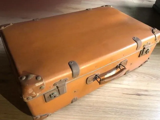Retro travel suitcase - afbeelding 1 van  10