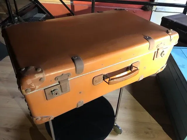 Retro travel suitcase - afbeelding 8 van  10