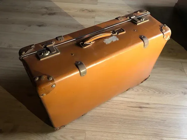 Retro travel suitcase - afbeelding 10 van  10