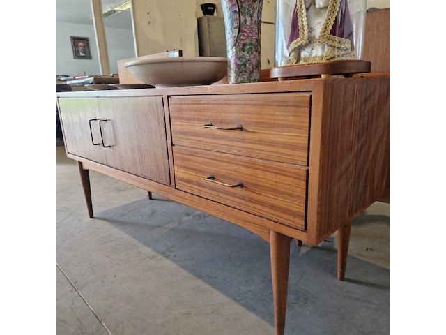 Retro wandmeubel - afbeelding 1 van  1