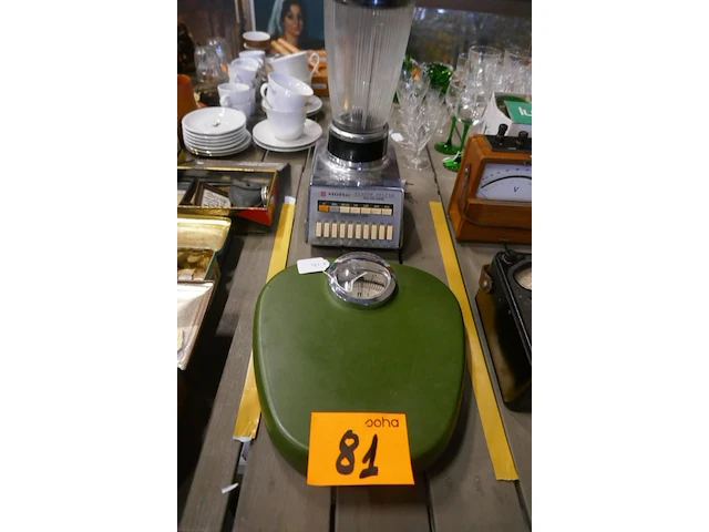 Retro weegschaal en blender - afbeelding 1 van  3