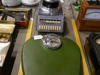 Retro weegschaal en blender - afbeelding 1 van  3