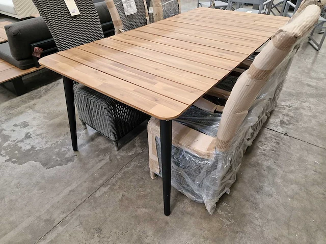 Reykjavik tuintafel frame zwart 200 x 100cm met blad acacia - afbeelding 1 van  4