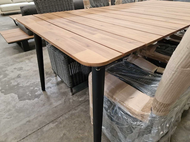Reykjavik tuintafel frame zwart 200 x 100cm met blad acacia - afbeelding 3 van  4