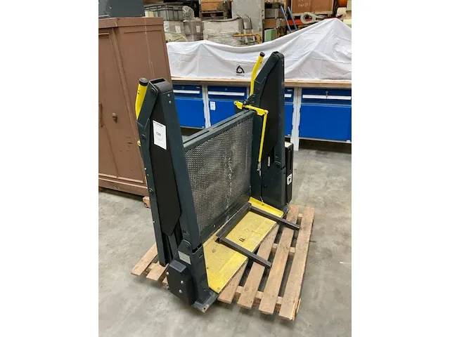 Ricon k2010 bestelwagen rolstoellift - afbeelding 3 van  6