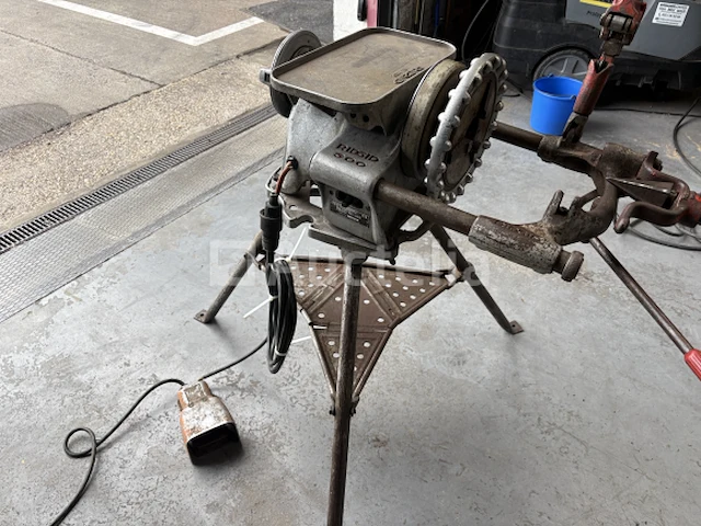 Ridgid 300 met tristand - afbeelding 6 van  10