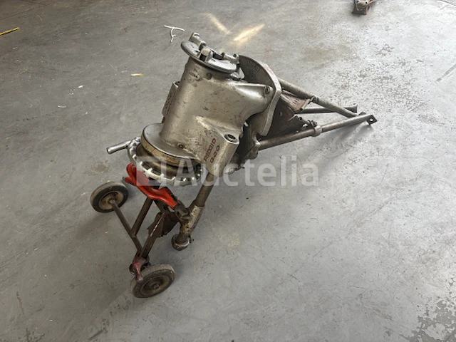 Ridgid 300 met tristand - afbeelding 9 van  10