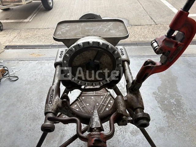 Ridgid 300 met tristand - afbeelding 10 van  10