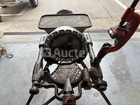 Ridgid 300 met tristand - afbeelding 10 van  10