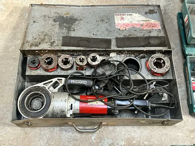 Ridgid 690 draadsnijmachine - afbeelding 1 van  2