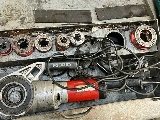 Ridgid 690 draadsnijmachine - afbeelding 2 van  2