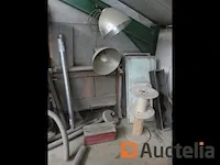 Riemen, lege vaten, pompen, smeerblikjes, kabels, wastafels,... - afbeelding 7 van  11