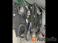 Riemen, lege vaten, pompen, smeerblikjes, kabels, wastafels,... - afbeelding 10 van  11