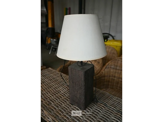 Rieten tafel + lamp - afbeelding 4 van  5