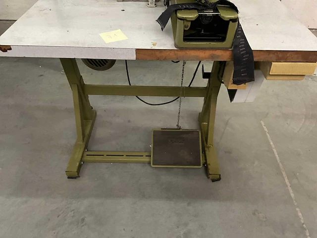 Rimoldi knoopsgatenmachine type 800-150 - afbeelding 3 van  8