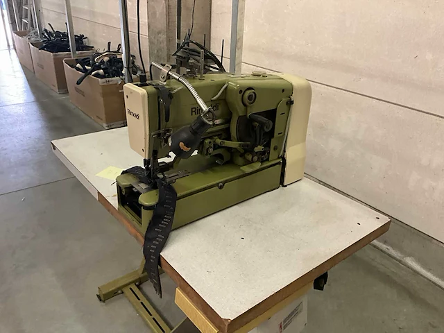 Rimoldi knoopsgatenmachine type 800-150 - afbeelding 8 van  8