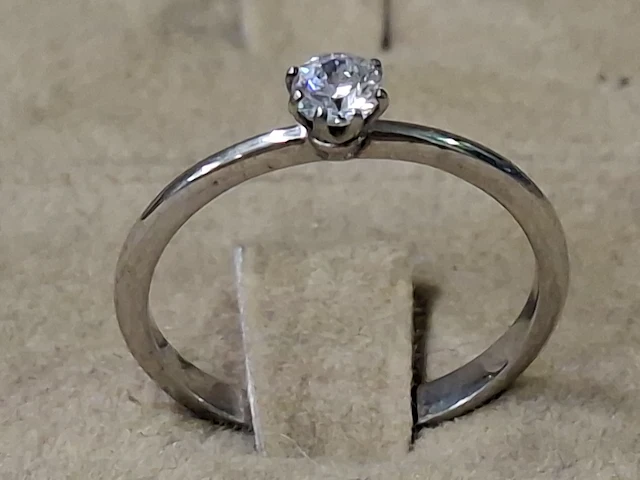 Ring met 1 steentje - afbeelding 1 van  2