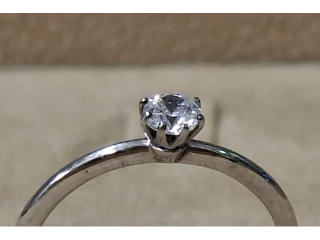 Ring met 1 steentje - afbeelding 2 van  2