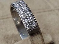 Ring met kleine steentjes - afbeelding 2 van  3