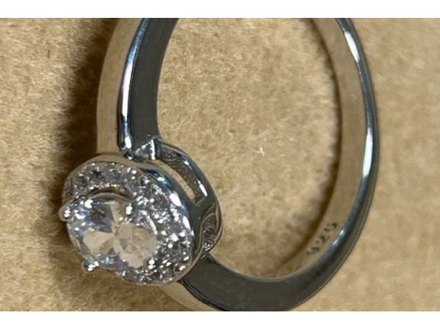 Ring met steen - afbeelding 2 van  4