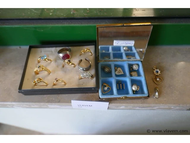 Ringen en hangertjes - afbeelding 1 van  1