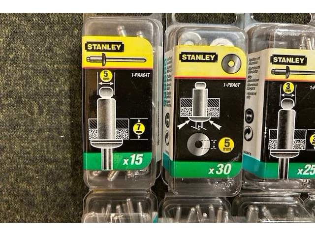 Ringen en klinknagels stanley - afbeelding 2 van  5