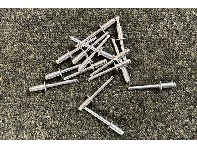Ringen en klinknagels stanley - afbeelding 3 van  5