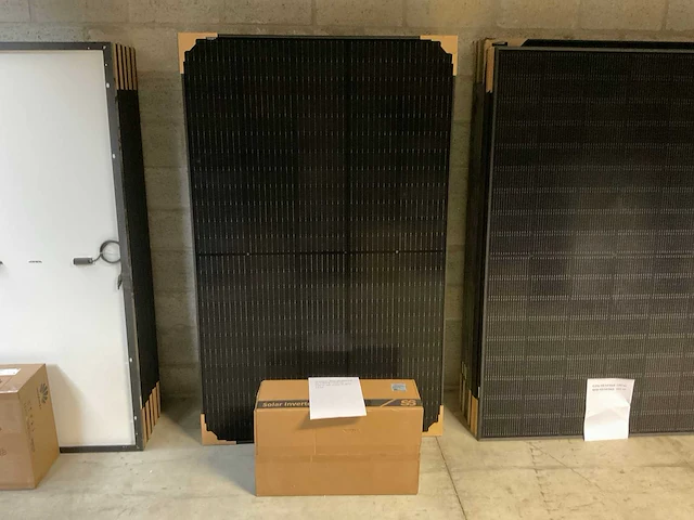 Risen 400 solis s6-gr1p zonnepaneel set (10x) - afbeelding 1 van  4