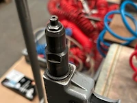 Riveteertang op rolkar - afbeelding 3 van  5