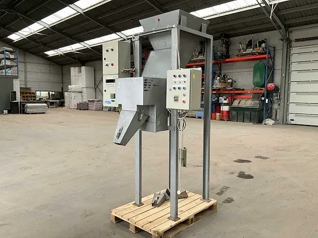 Robbe 8311 semi-automatische zakkenvulmachine - afbeelding 1 van  11