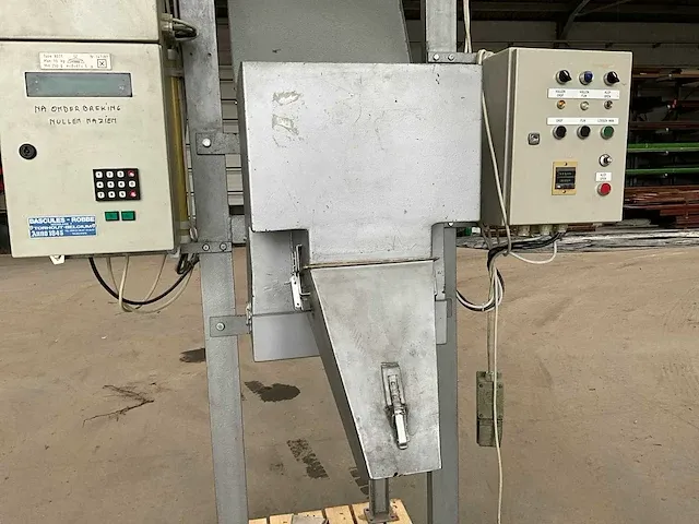 Robbe 8311 semi-automatische zakkenvulmachine - afbeelding 6 van  11