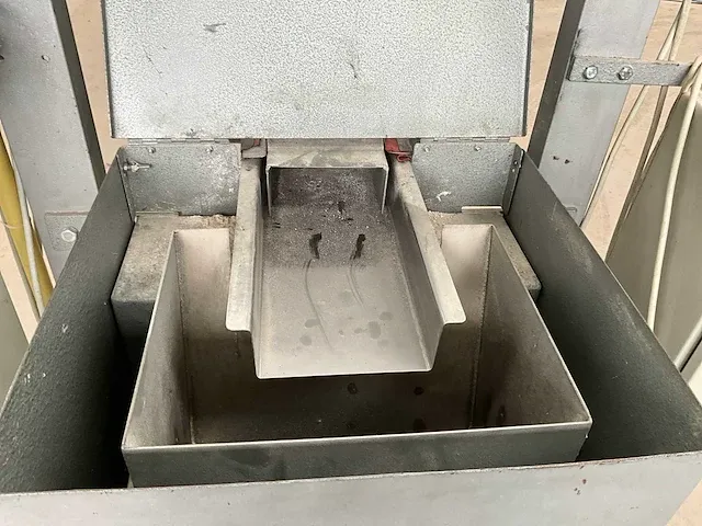 Robbe 8311 semi-automatische zakkenvulmachine - afbeelding 10 van  11