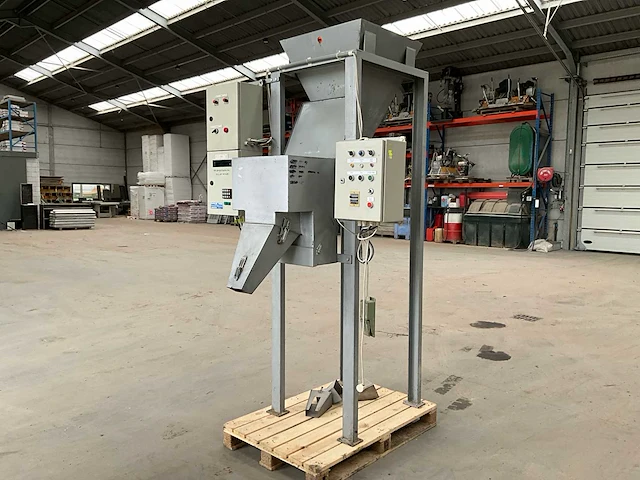 Robbe 8311 semi-automatische zakkenvulmachine - afbeelding 1 van  11