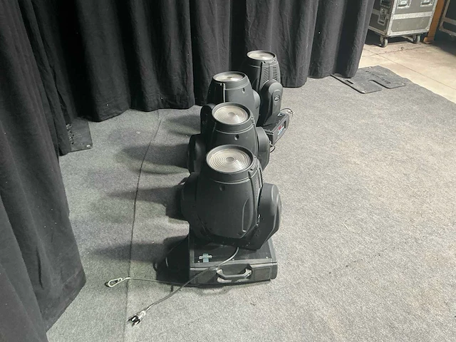 Robe wash 250 moving head - afbeelding 11 van  16